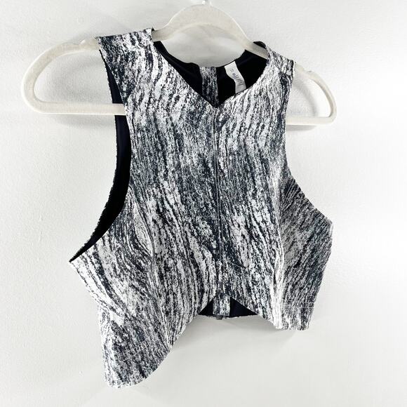 Lululemon Zip Back Crop Sports Bra Workout Top Black White 10 - Picture 4 of 5